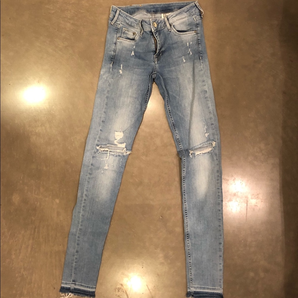 H&M super skinny ripped low waist jeans